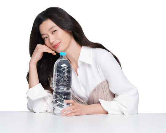 농심이 무라벨 백산수 판매를 시작한다. <농심 제공>